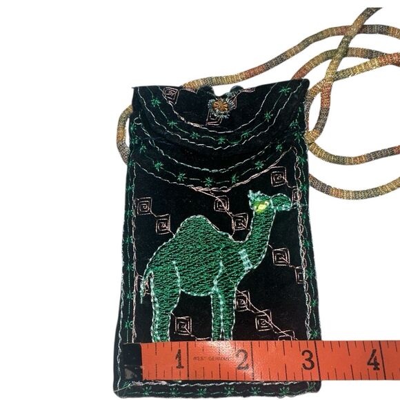 Vintage Velvet Camel Green Embroidered Crossbody Boho Cigarette Case Festival - Picture 8 of 9